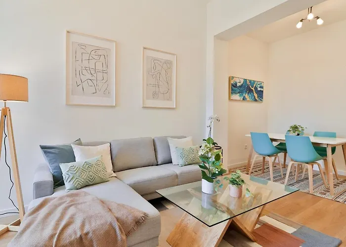 C74 - Marvelous 3 Bedroom Apartment In Historical
