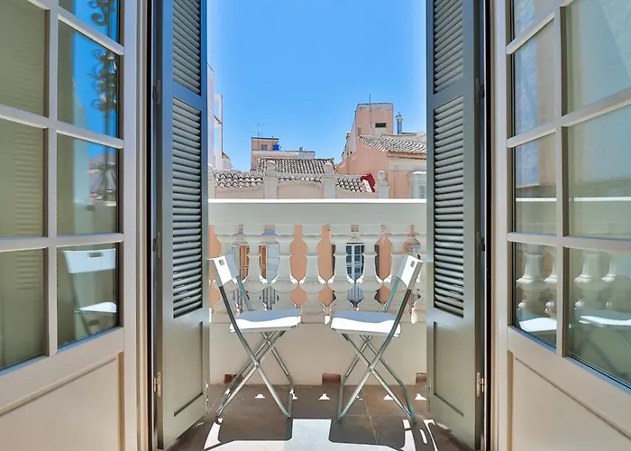 C74 - Marvelous 3 Bedroom Apartment In Historical