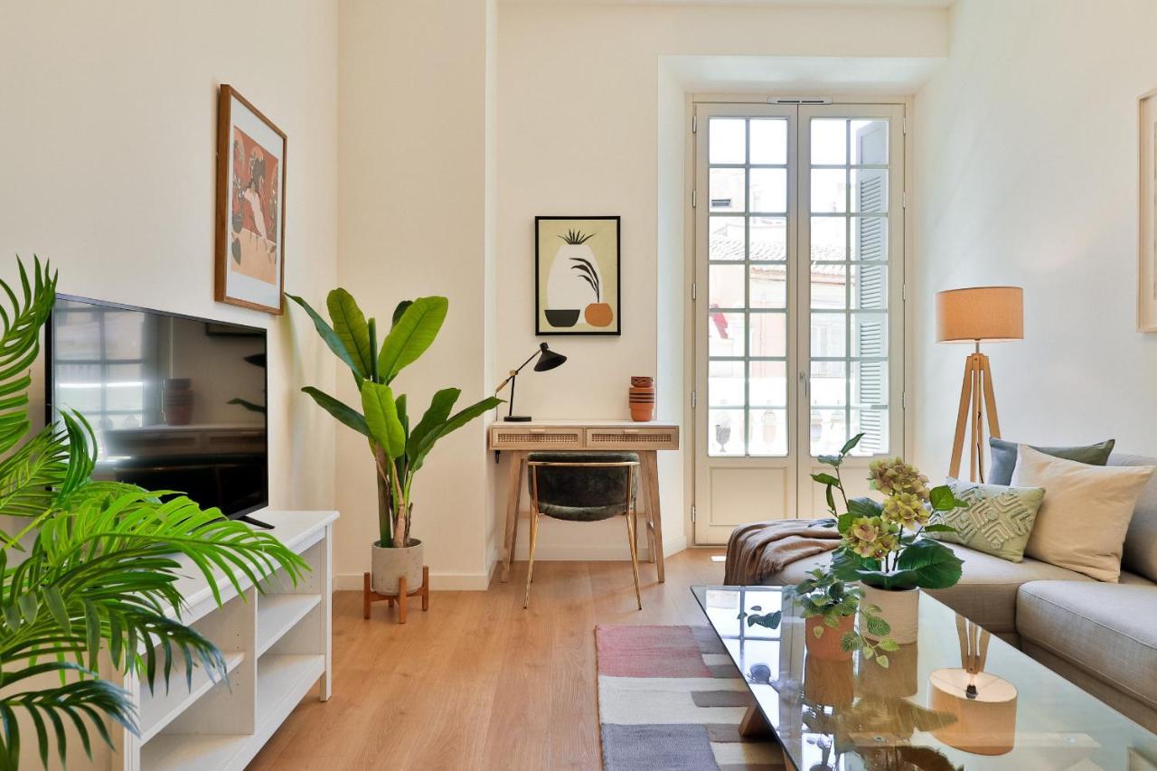 C74 - Marvelous 3 Bedroom In Historical Apartment