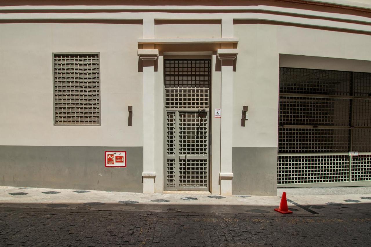 C74 - Marvelous 3 Bedroom In Historical Apartment